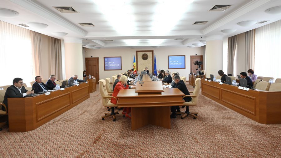 VIDEO Politica bugetar-fiscală pentru 2024: Mașini și țigări mai scumpe, dar și ajutor pentru populație