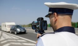 Șofer cu 243 km/oră pe o autostradă din România! A spus că a vrut să le arate copiilor ce viteză are mașina
