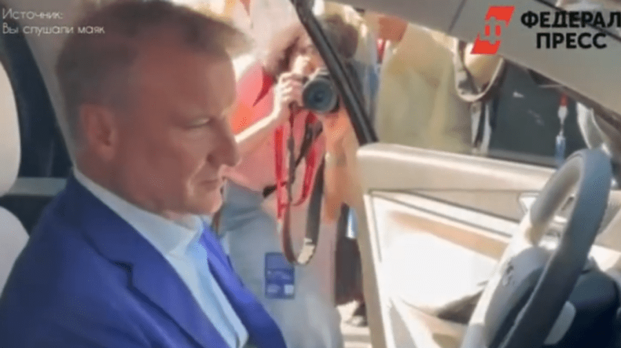 VIDEO care stârnește râsul! Lada n-a vrut să pornească la Forumul Economic găzduit de Putin