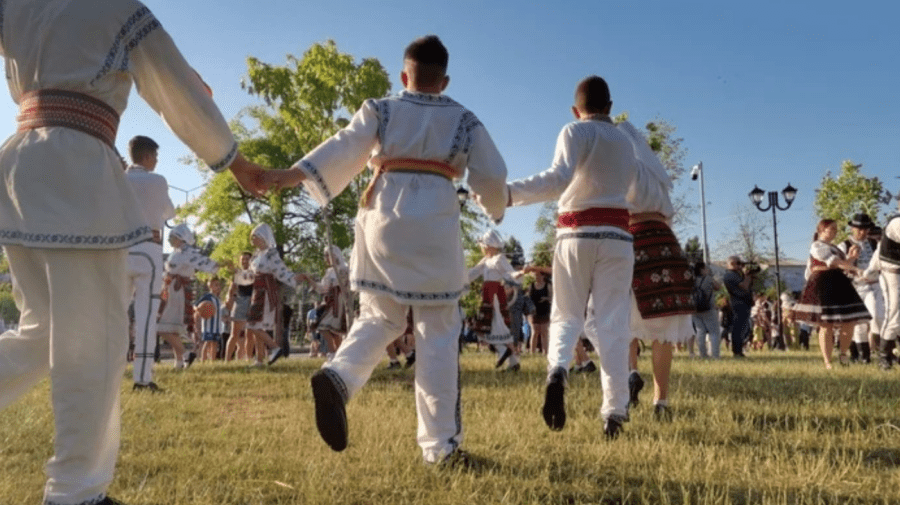 Românii din Ucraina îi solicită României să sprijine efortul de renunțare la sintagma „limba moldovenească”