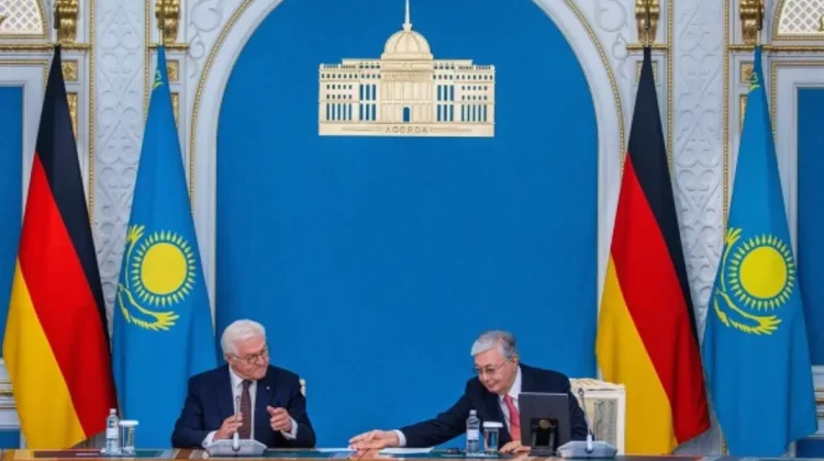 Deja Kazahstan oferă ajutor pentru stabilirea păcii în Ucraina. În același timp, vrea să rămână în contact cu Moscova