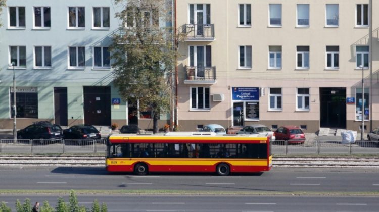 Turiștii nu mai pot călători cu autobuzul 666 în Polonia spre plaja din „iad”. Credincioșii îl asociază cu satana