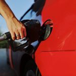 Noi prețuri la carburanți: Benzina se scumpește, iar motorina se ieftinește