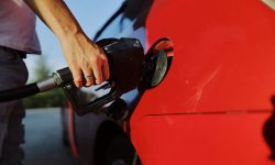 Noi prețuri la carburanți: Benzina se scumpește, iar motorina se ieftinește