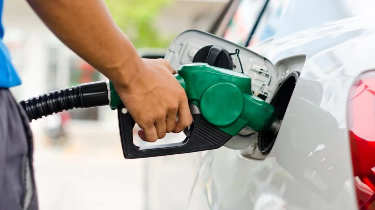 Suflă vântul în buzunare! În ultima zi a săptămânii, benzina și motorina vor fi mai scumpe
