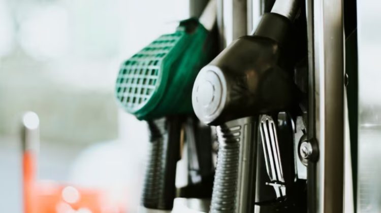Surprinzător, ANRE nu modifică prețul benzinei. Ce se întâmplă cu motorina