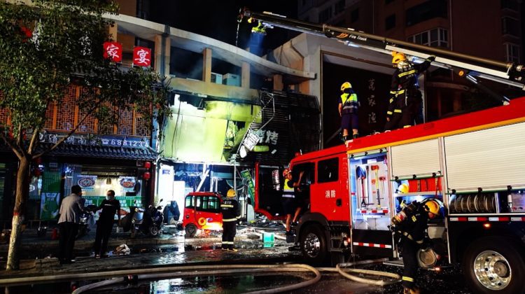 Cel puţin 31 de morţi după o explozie într-un restaurant din China