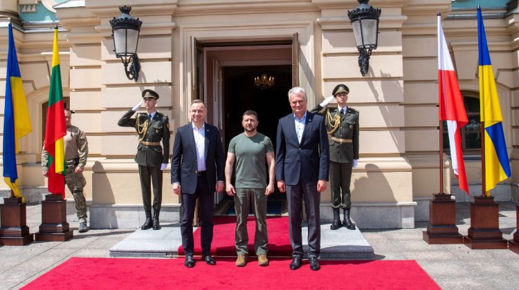 VIDEO Zi importantă în Ucraina. Duda și președintele Lituaniei întreprind o vizită neanunțată la Kiev