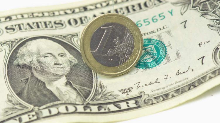 CURS VALUTAR 8 iunie: Euro se scumpește cu trei bani. Ce se întâmplă cu dolarul