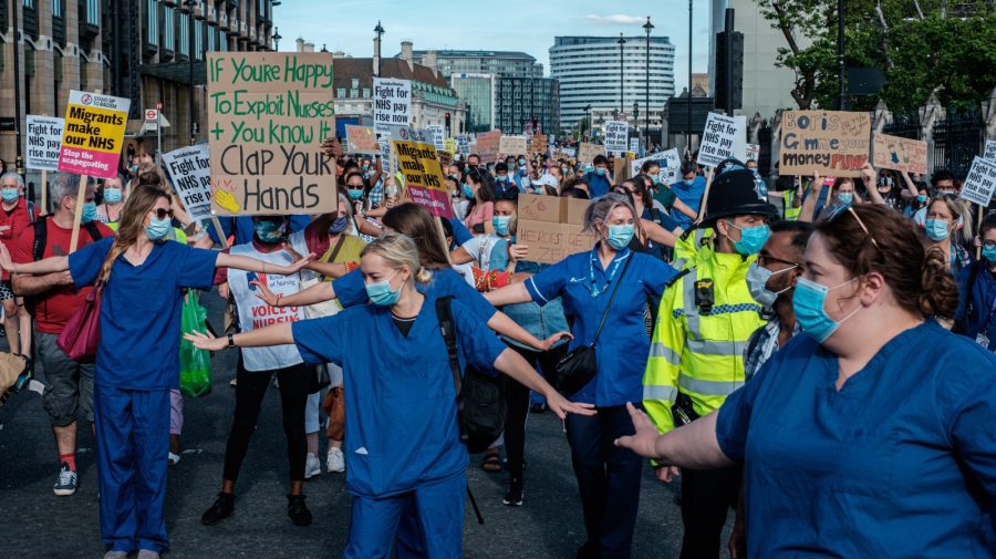 Criză istorică în Anglia: Medicii intră din nou în grevă: mișcarea socială pune în pericol viaţa a mii de oameni