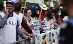 Cât va crește salariul profesorilor din România după adoptarea OUG?
