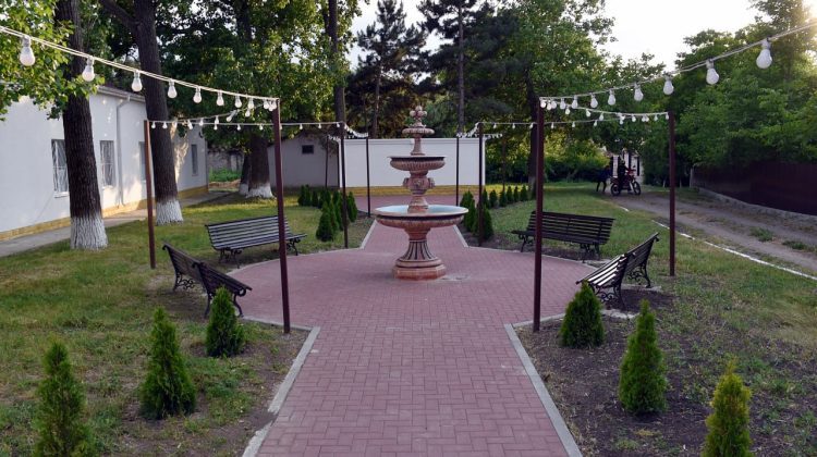 Comuna Ghetlova din raionul Orhei are un parc modern, unde se află un havuz și un teren de sport
