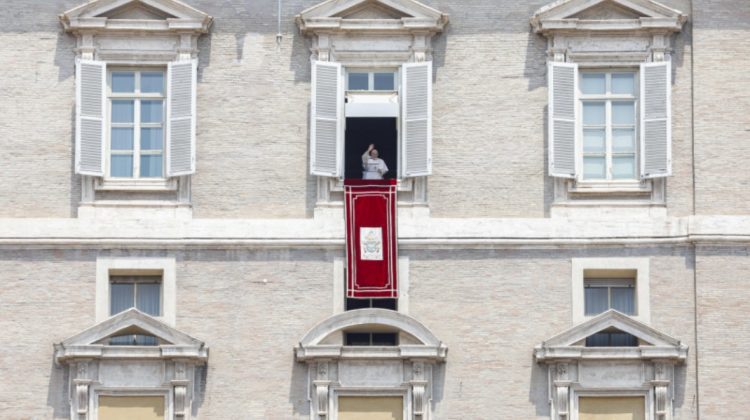 Papa Francisc, prima apariție publică după externarea din spital – FOTO, VIDEO