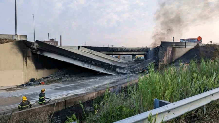 VIDEO SUA: O porţiune a autostrăzii I-95 s-a prăbuşit după ce o cisternă cu produse petroliere a luat foc