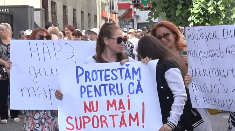 VIDEO Protest la ANRE. Participanții cer aplicarea retroactivă a tarifului micșorat la gazele naturale
