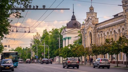 Trafic sistat pe bulevardul Ștefan cel Mare și Sfânt, în această seară, pentru antrenamentele militare
