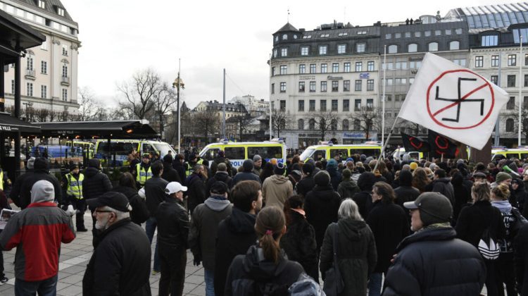 Protest de amploare: Sute de manifestanţi anti-NATO şi pro-kurzi la Stockholm denunţă noua legislaţie anti-teroristă