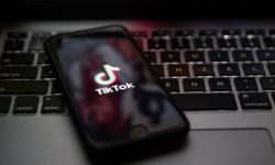 Comisia Europeană împotriva funcţiei TikTok prin care utilizatorii sunt plătiți să petreacă mai mult timp pe aplicație