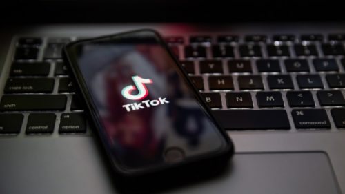 Comisia Europeană împotriva funcţiei TikTok prin care utilizatorii sunt plătiți să petreacă mai mult timp pe aplicație