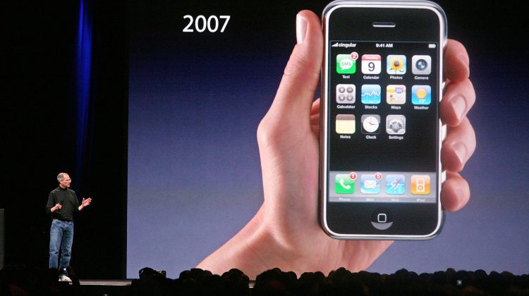 „Sfântul Graal” de la Apple! Un iPhone, vândut cu 190.000 de dolari la licitație
