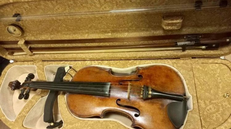 FOTO „Regina orchestrei” – un instrument muzical unic, găsit într-un autobuz care urma să intre la noi țară