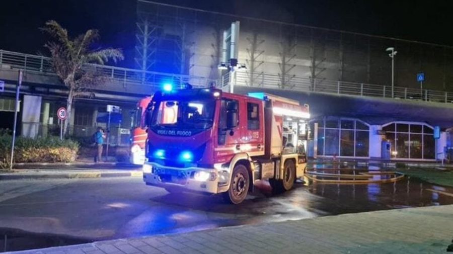 VIDEO Aeroportul din Catania, cuprins de flăcări. Zborurile au fost ÎNTRERUPTE până miercuri