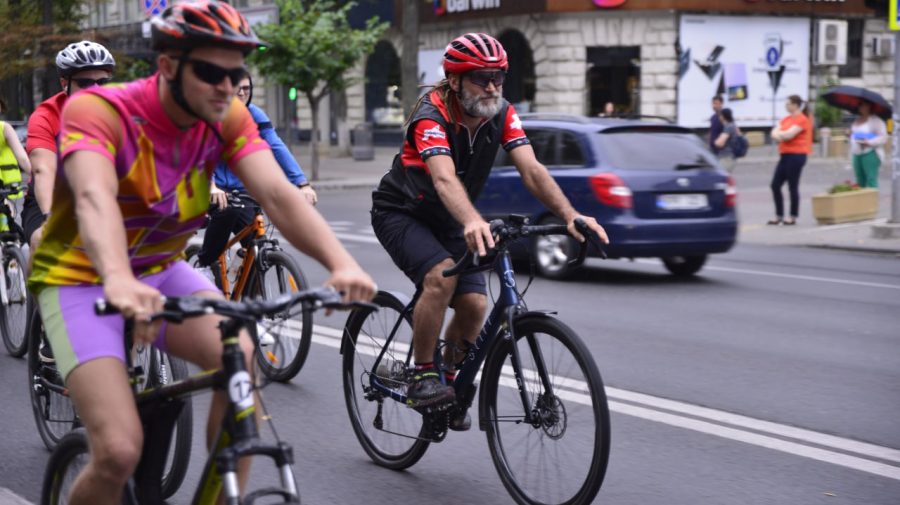 VIDEO/FOTO Cu bicicleta, trotineta sau cu bicicleta electrică prin Chișinău. Vezi câți au participat la Velo Road