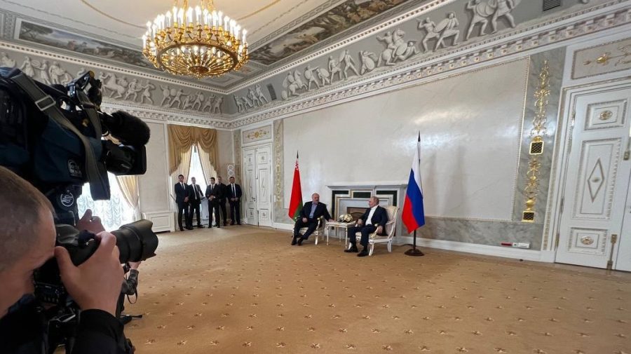 Putin îl contrazice pe Lukanșenko la întâlnirea din Sankt Petersburg: Contraofensiva ucraineană există, dar a eșuat