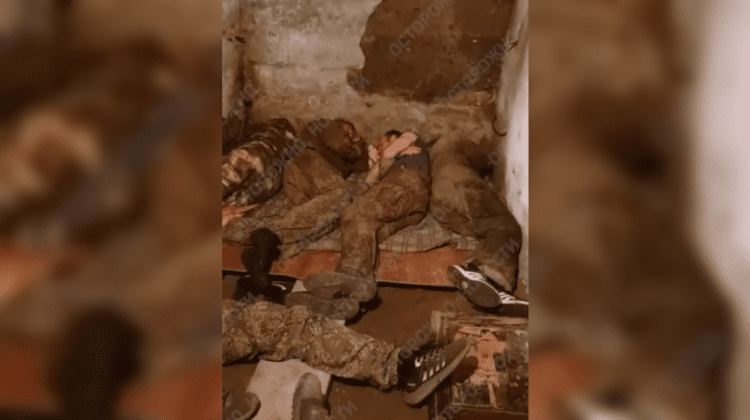 AUDIO, VIDEO „Asta este p****ț”. Un rus i se plânge soției pe comandament. Ar fi otrăviți, dacă nu stau în prima linie