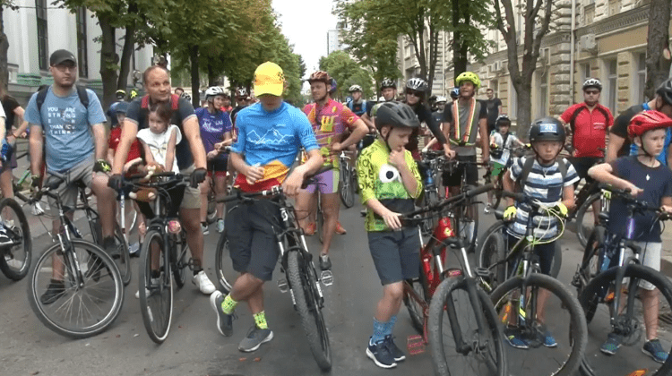 VIDEO Se întâmplă în centrul Chișinăului! Maratonul Velo Road, LIVE pe Rlive.md