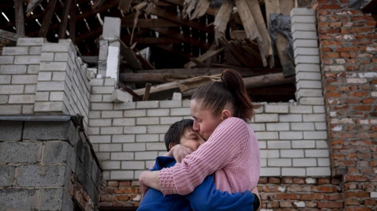 Peste 700.000 de copii din zonele de conflict din Ucraina sunt acum în Rusia