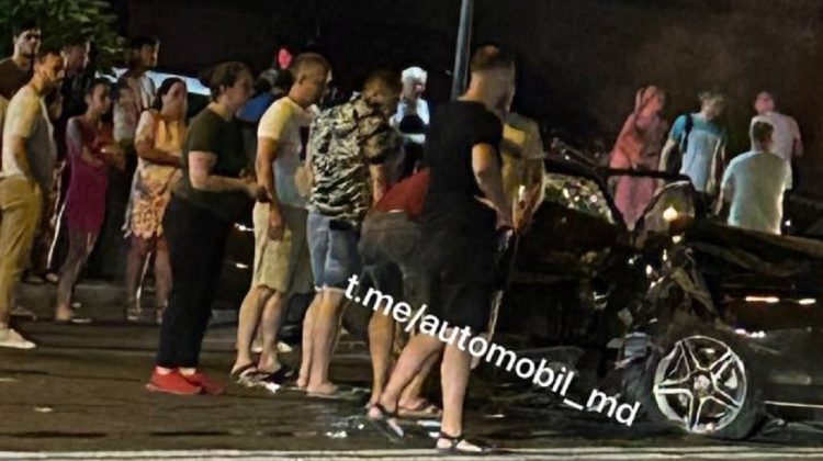 FOTO Grav accident în Capitală: La fața locului este poliția și ambulanța
