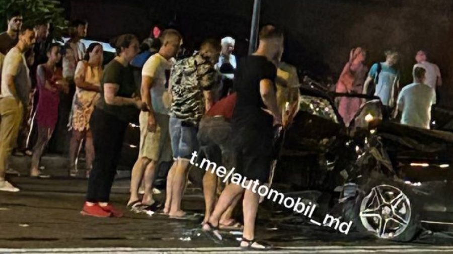 FOTO Grav accident în Capitală: La fața locului este poliția și ambulanța