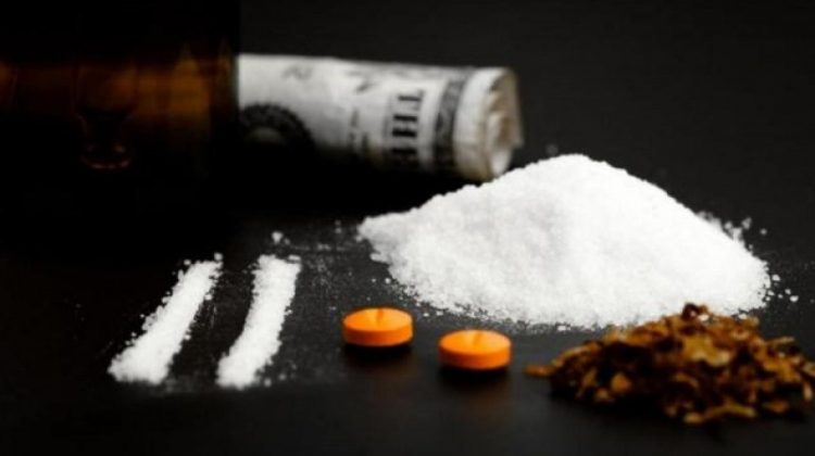 Persoană acuzată de circulația ilegală a drogurilor – condamnată la închisoare. Cât va sta după gratii