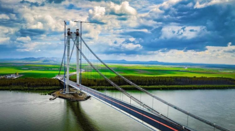 Podul de la Brăila și-a început activitatea cu stângul. Primul accident s-a produs imediat după inaugurare