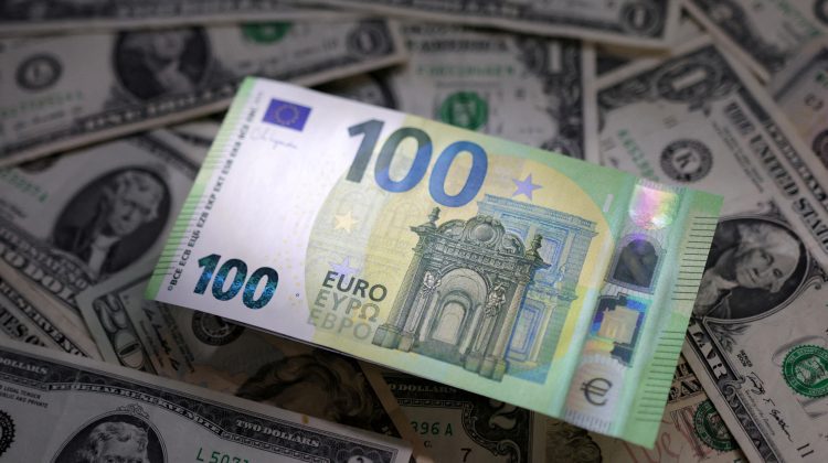 CURS VALUTAR 18 iulie: Euro – în cădere liberă! Moneda europeană se ieftinește cu 13 bani. Dolarul – cu 14