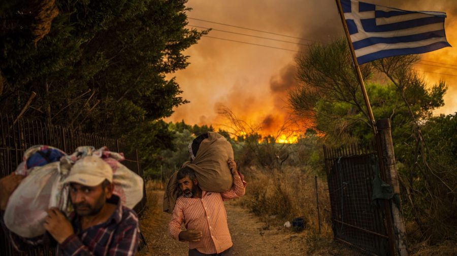 VIDEO Incendiile continuă să facă ravagii. Mai multe țări din Europa se luptă cu flăcările: Nu putem opri acest lucru