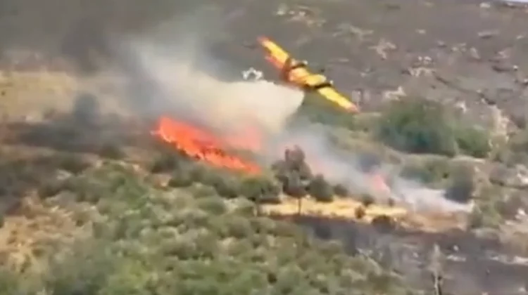 VIDEO cu momentul în care un avion se aprinde în timpul intervenției, în Grecia. La bord erau două persoane