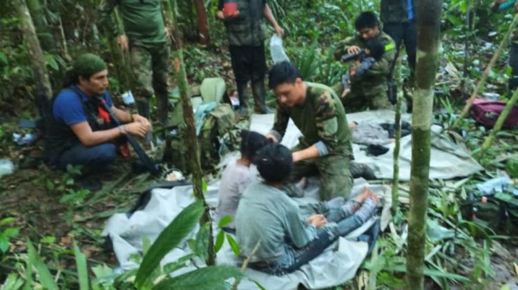 „Copiii-miracol” salvați din junglă au fost externați după o lună de tratament. Rudele se ceartă pentru custodia lor