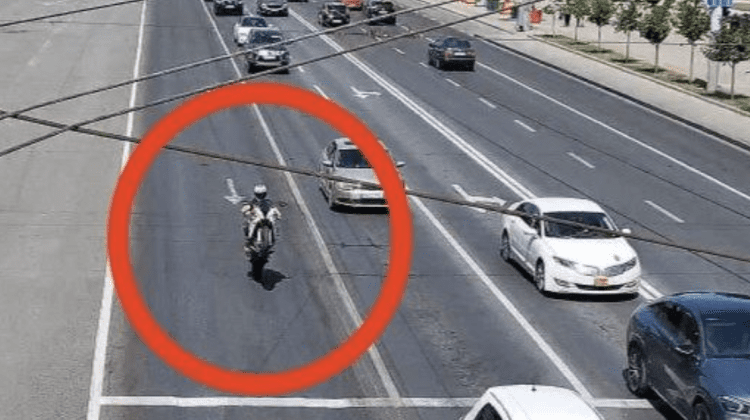 VIDEO Un motociclist a rămas fără „bijuterie”. Ce încălcări a admis în timp ce se deplasa prin PMAN
