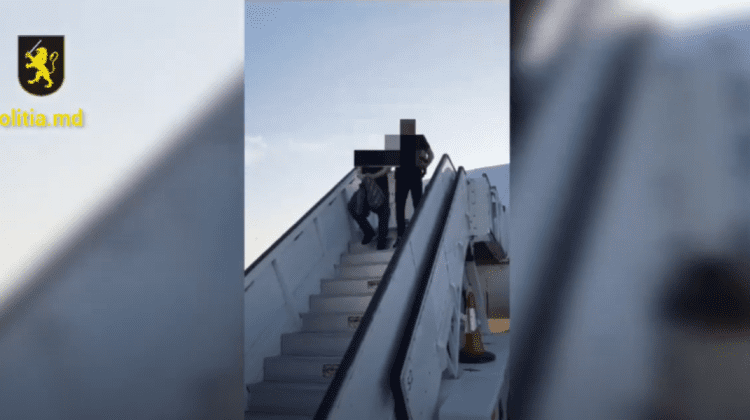 VIDEO Doi moldoveni au fost extrădați din Federația Rusă. Ce infracțiuni au comis