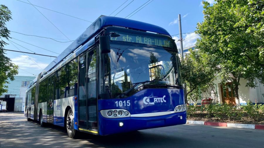 FOTO Iute ca săgeata și rapid ca vântul! Pe străzile din Capitală vor circula zece troleibuze noi, cu podea joasă