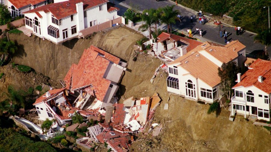 VIDEO Misterul geologic din California: Zeci de case sunt înghițite de pământ și nimeni nu poate face nimic