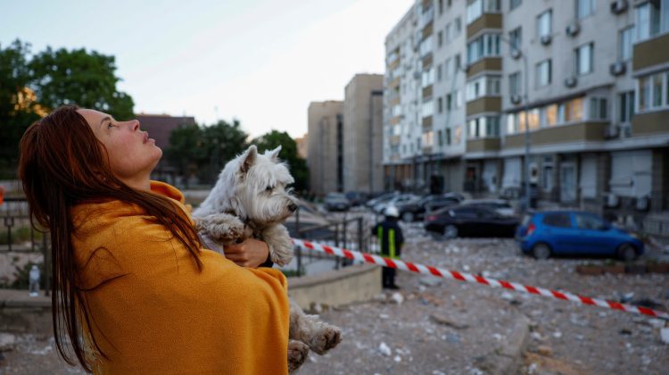 FOTO Cel puţin două persoane au fost ucise la Kiev, în urma unui atac rusesc