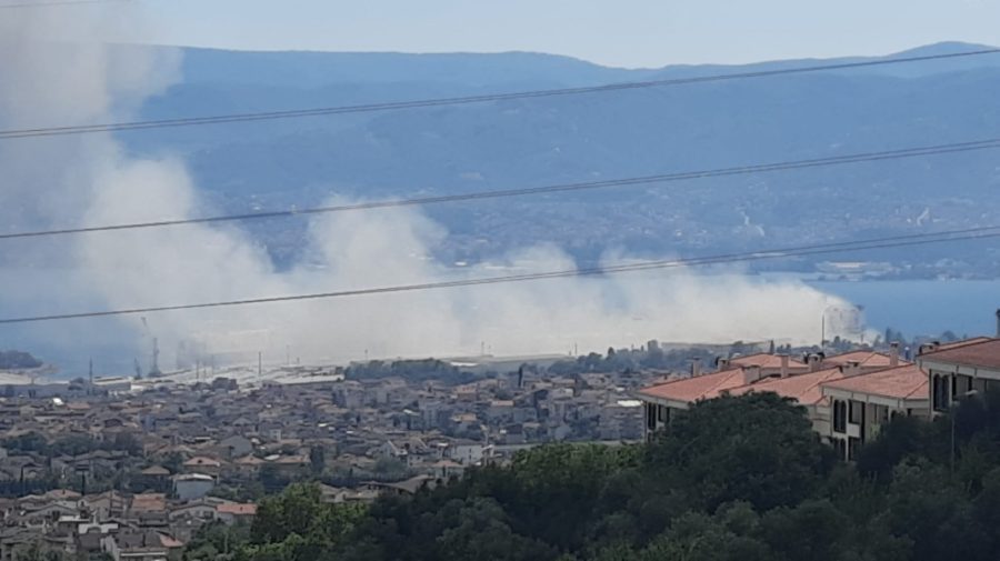 VIDEO Explozie la încărcarea grâului pe o navă în portul unui oraș turcesc aflat pe malul celei mai mici mări din lume
