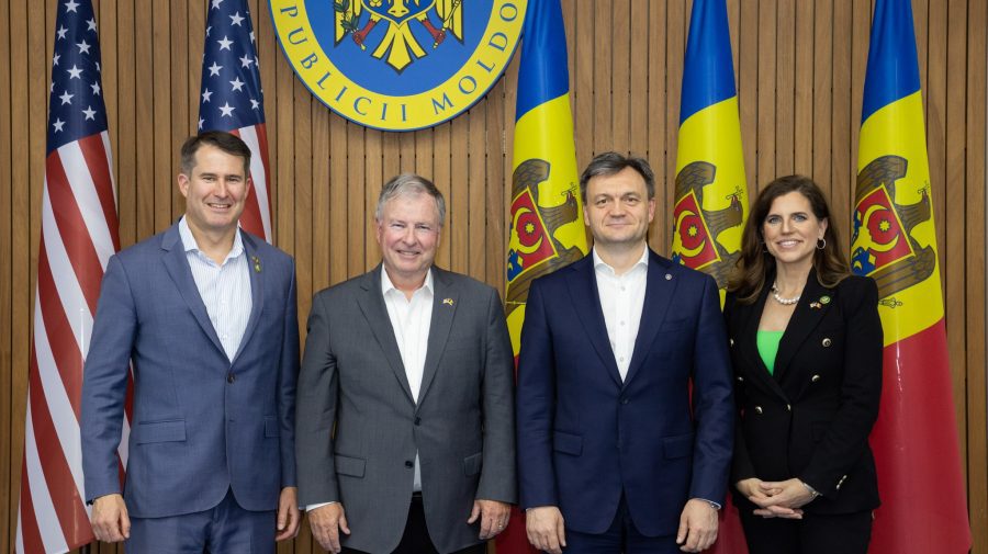 Cei trei congresmeni, veniți la Chișinău, au trecut și pe la Guvern. Recean le-a vorbit despre amenințările hibride