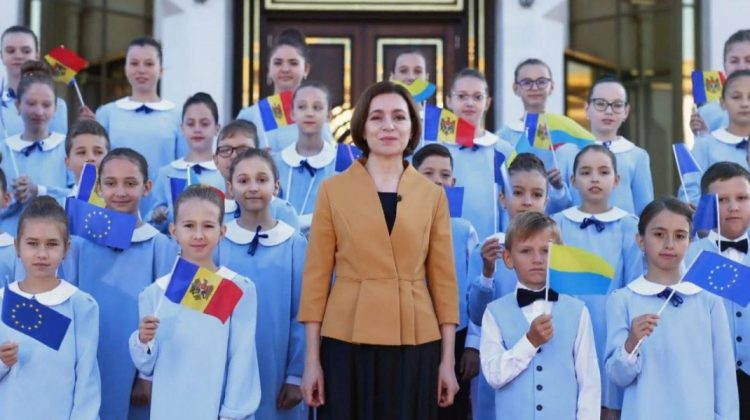 Gafă sau nu?! Internauții moldoveni se întreabă de ce culorile drapelului Ucrainei apar altfel în mesajul Maiei Sandu