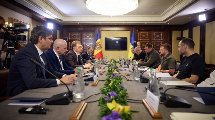 FOTO Recean, la o masă cu Zelenski. Și directorul Serviciului Informații și Securitate ar fi plecat la Kiev
