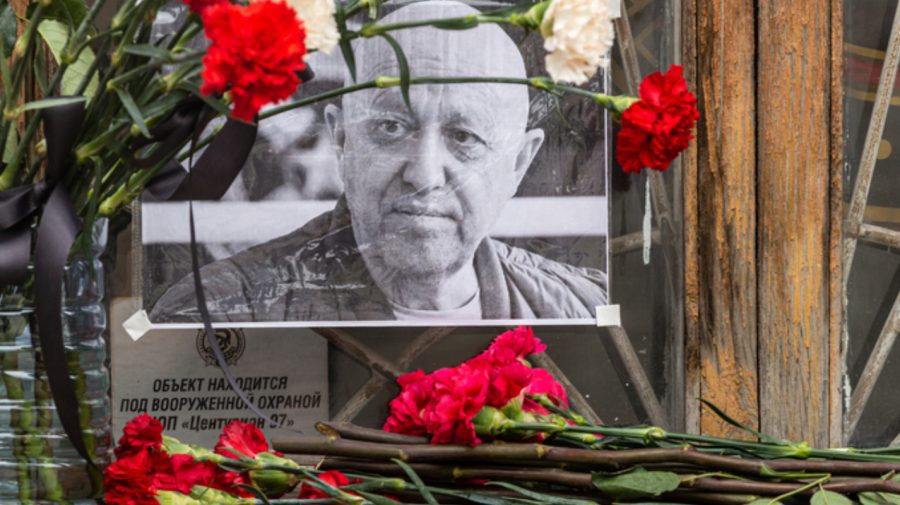 Detectoare de metale la cimitire şi securitate sporită. Pregătiri de înmormântarea lui Prigojin la Sankt-Petersburg