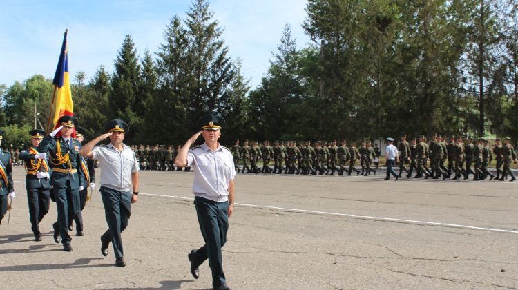 FOTO Peste 300 de tineri au depus jurământul militar la Cahul și la poligonul de la Bulboaca